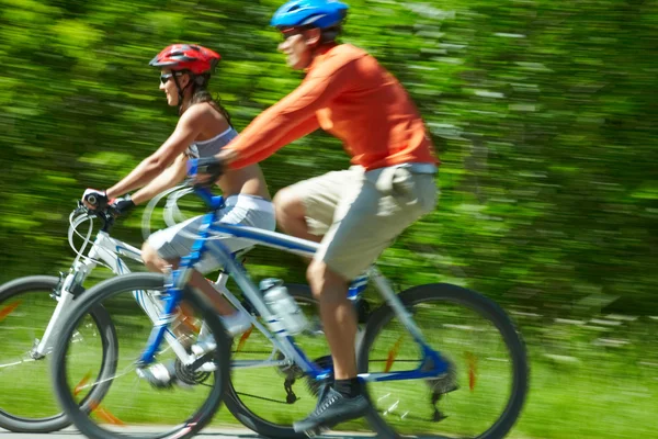 A kerékpárosok a mozgás — Stock Fotó