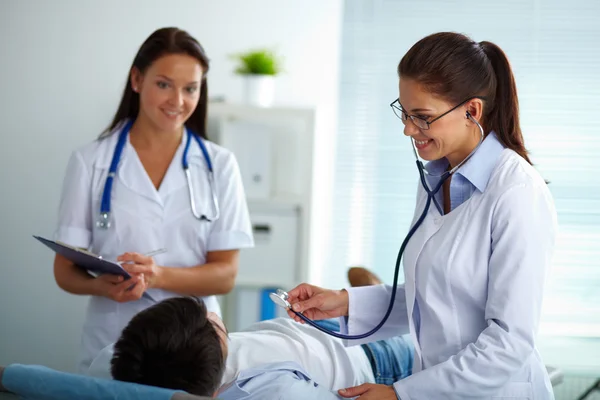 Treatment of patient — Stock Photo, Image