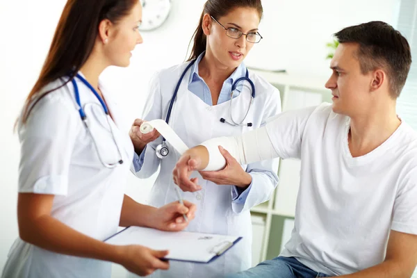 Treatment of patient — Stock Photo, Image