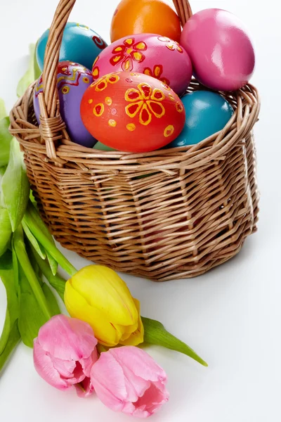 Яйця і тюльпанів — стокове фото