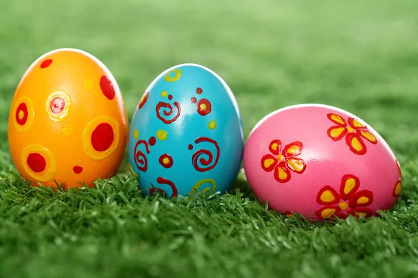 Χρωματιστά αυγά για γκαζόν — Φωτογραφία Αρχείου