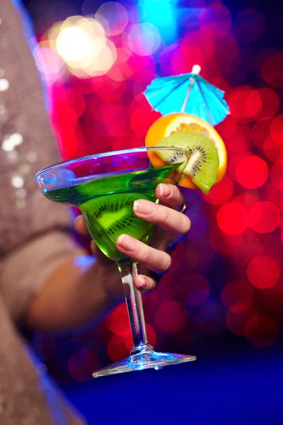 Ragazza con cocktail — Foto Stock