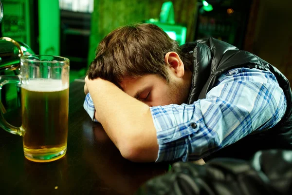 Dormir en el pub — Foto de Stock