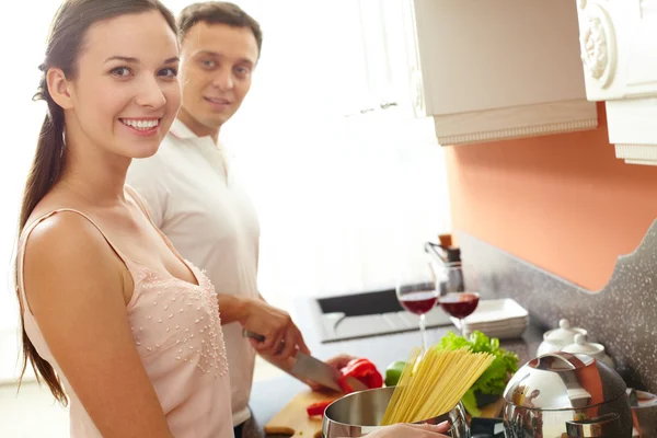 Cooking dinner — Stock Photo, Image