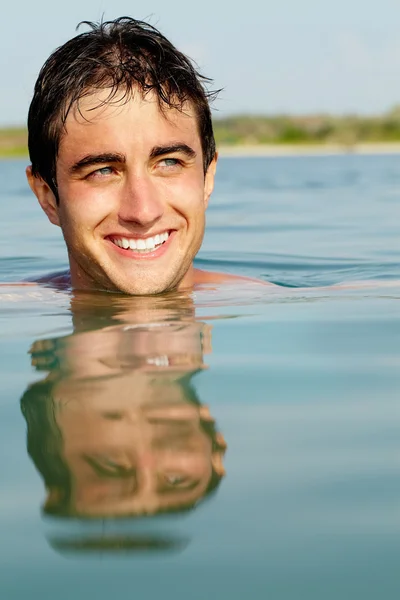 Man in water — Stockfoto