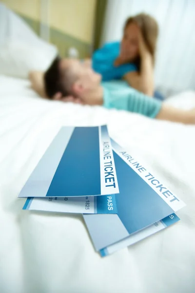 Tickets on bed — Stock Photo, Image