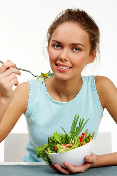 Salat essen — Stockfoto