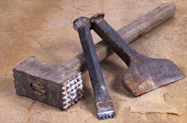 A hammer with two chisels clipart