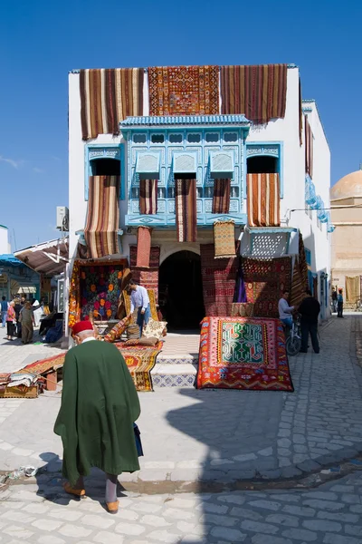 Negozio di tappeti nei souk di Kairouan Foto Stock Royalty Free