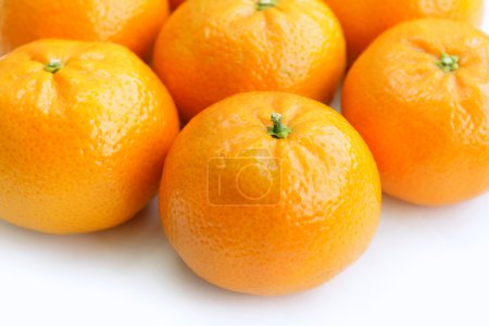 mandarine sur fond blanc