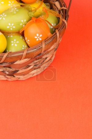 Œufs de Pâques dans un panier