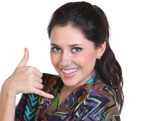 Femme faisant un geste de m'appeler 