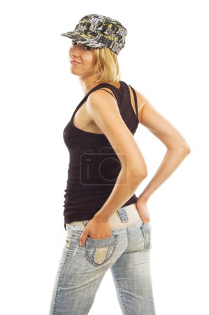 Portrait complet de la belle fille élégante à la mode jeans élégants posant - isolé sur fond blanc. Modèle de mode posant au studio. Portrait complet 