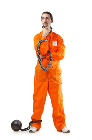 Criminelle en robe orange en prison 