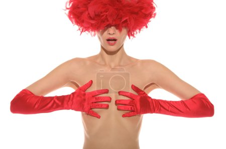 Belle femme sexy seins nus et en gants rouges 