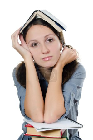 La belle fille avec des livres isolés sur blanc 