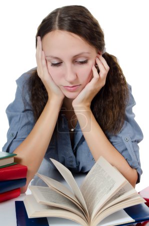 La belle fille avec des livres isolés sur blanc 