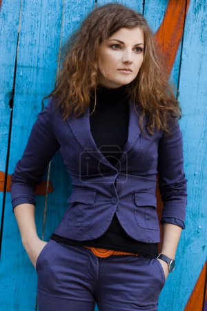 Belle fille dans la rue