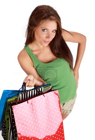 Belle, jeune, femme avec des sacs à provisions colorés dans sa main 