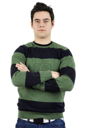 Sérieux jeune homme regardant la caméra 