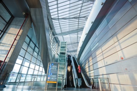 Hall de l'aéroport, concept de bâtiment moderne .