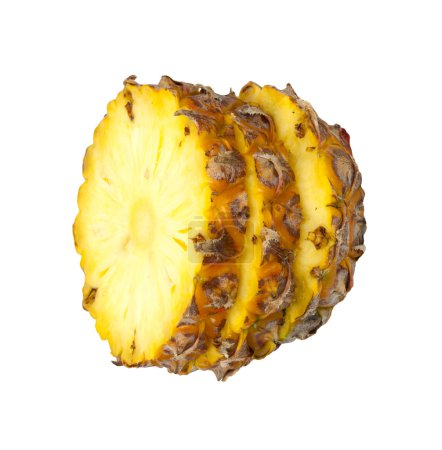 trois tranches d'ananas, isolés sur fond blanc, avec lumière sh