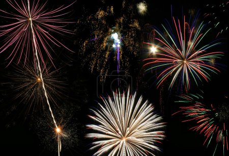 Finale de feux d'artifice avec éclats multiples 