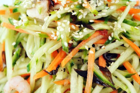 Salade de légumes aux crevettes 