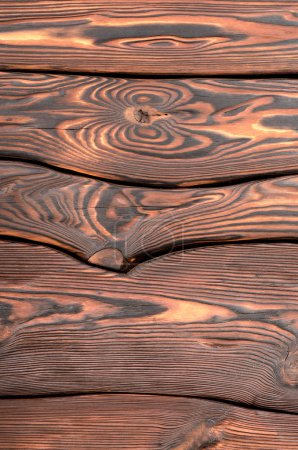 Vieille verticale en bois 