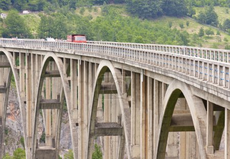 Pont sur la rivière Tara à Durdevica, Monténégro .