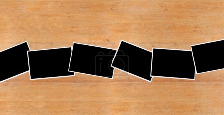 Papier photo vierge sur bureau en bois 