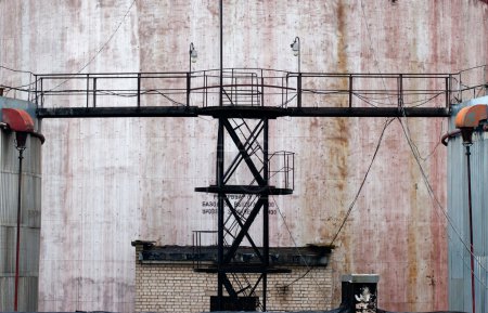 Réservoirs de stockage industriels avec un accès plus récent 