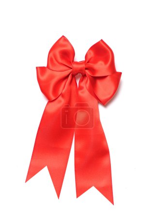 Ruban rouge avec noeud sur blanc