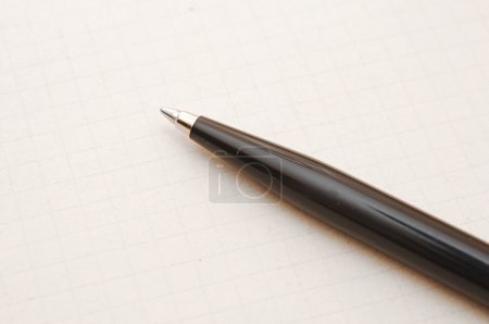 Papier de note vierge avec stylo