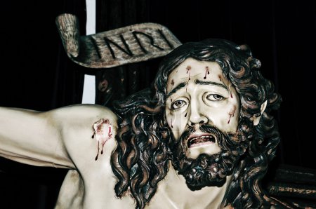 Jésus-Christ dans la sainte croix 
