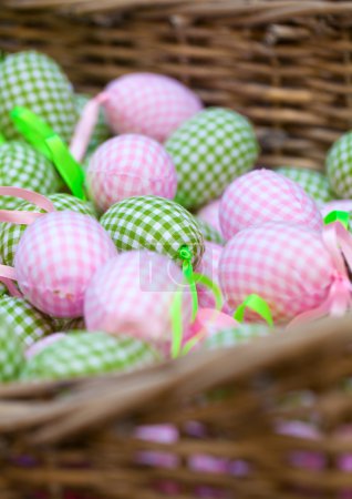 Œufs de Pâques dans le panier