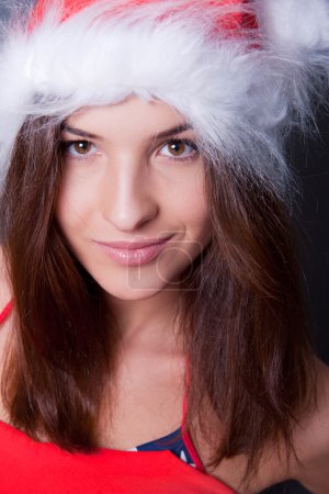 20-25 ans od belle femme en robe de Noël. Gros plan sur lui 