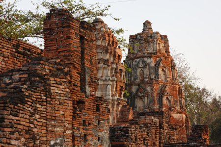 THAÏLANDE, Ayutthaya, les ruines des temples antiques de la ville 