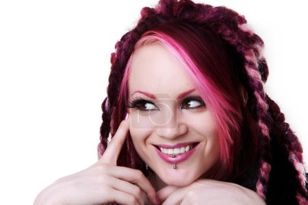 Portrait de femme aux cheveux dreadlocks 