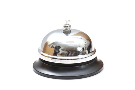 Cloche sonnante isolée sur fond blanc 