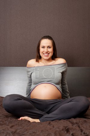 Future maman à la maison 