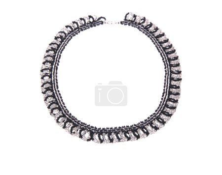 Un beau collier fait de perles 