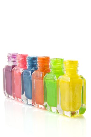 vernis à ongles coloré 