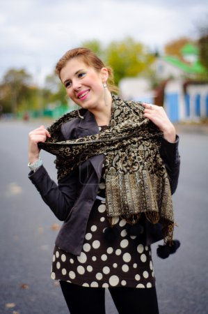 Fille dans la saison d'automne 