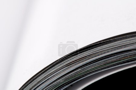 Ouvrir les pages blanches du magazine 