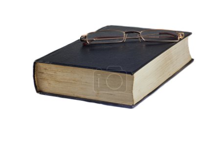 Lunettes sur un livre 