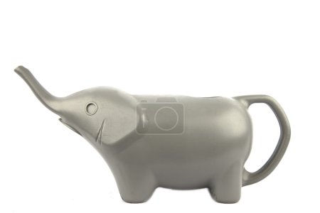 Arrosoir éléphant isolé sur fond blanc 