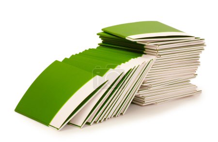 Beaucoup de dossiers verts isolés sur blanc 