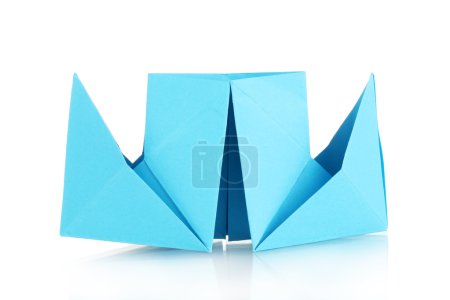 origami vapeur en papier isolé sur blanc 