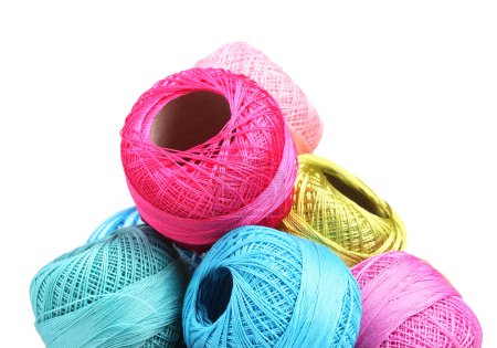 Fils lumineux pour tricoter isolés sur blanc 